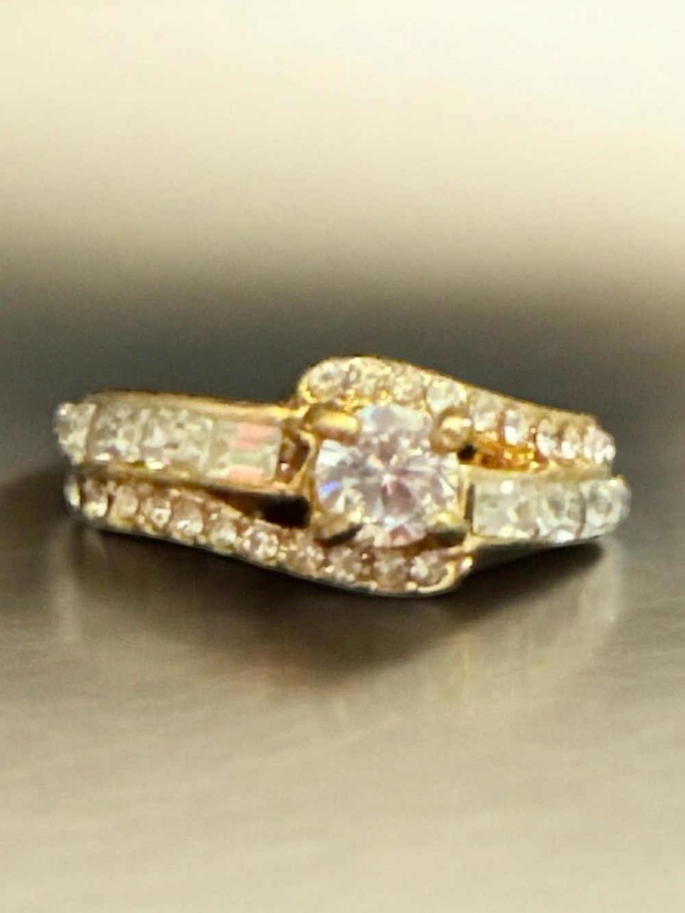 Gold Tone Crystal Halo Engagement Ring - White Crystal Accent
Size 6 
1017